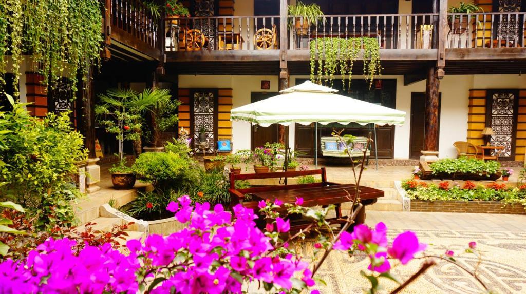 Lijiang Wangjia Courtyard Inn Exterior photo
