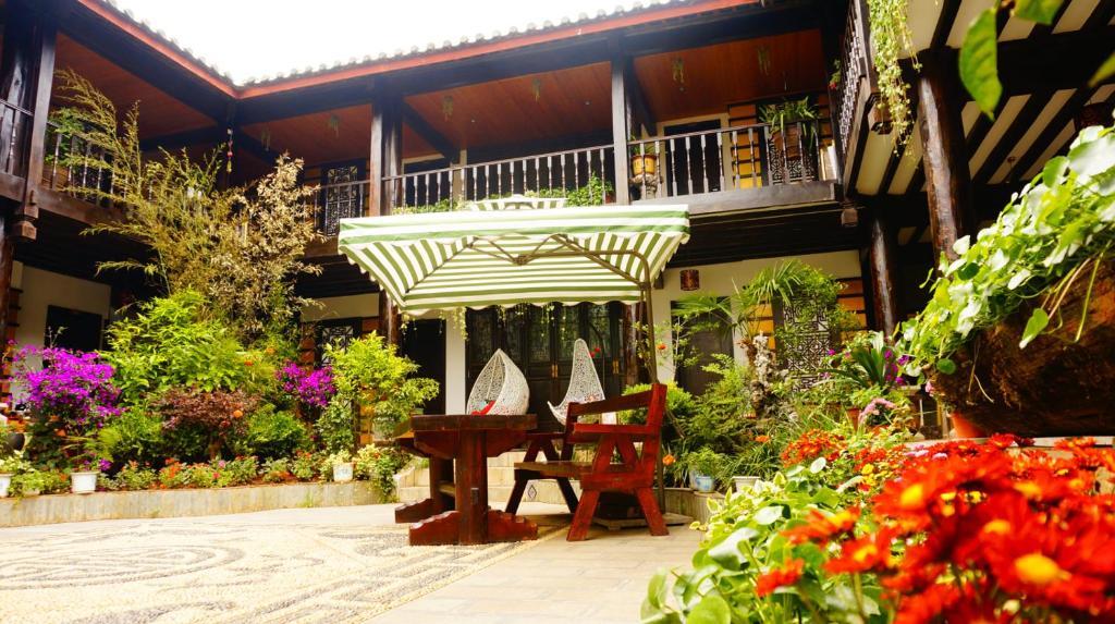 Lijiang Wangjia Courtyard Inn Exterior photo