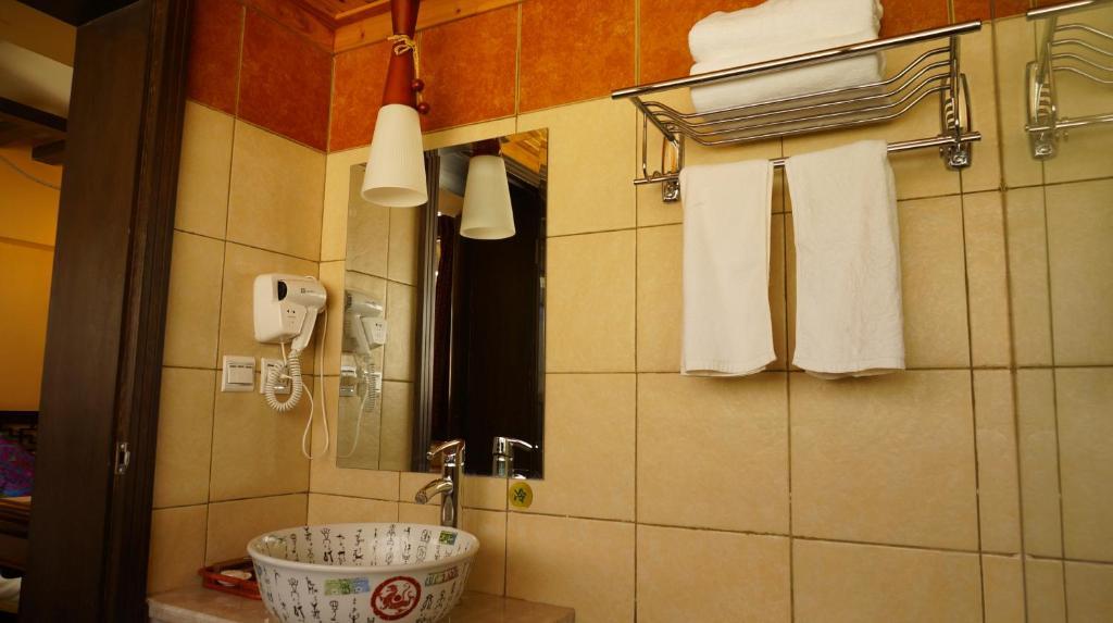 Lijiang Wangjia Courtyard Inn Room photo