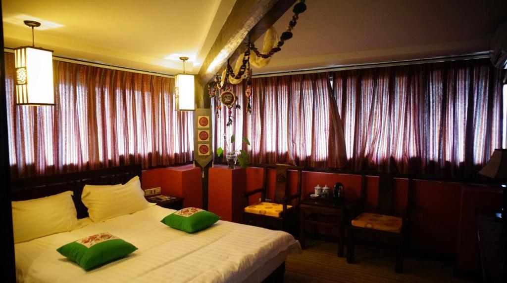 Lijiang Wangjia Courtyard Inn Room photo